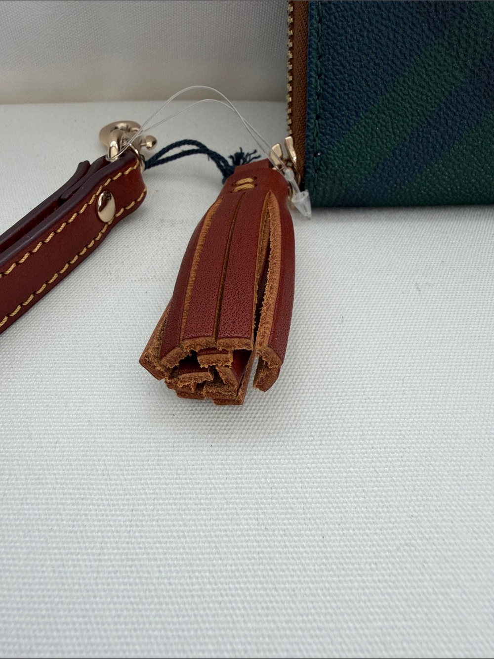 NWT Dooney & Bourke Ivy and Navy Plaid Zip Around Wristlet with Logo - Picture 4 of 5